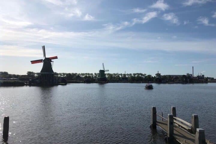 Private Sightseeing Tour to Windmills Cheese Farm and Volendam