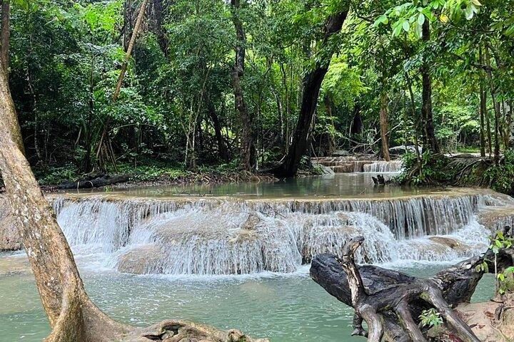 Tour en Bangkok por la cascada Erawan, el río Kwai y el ferrocarril de la muerte