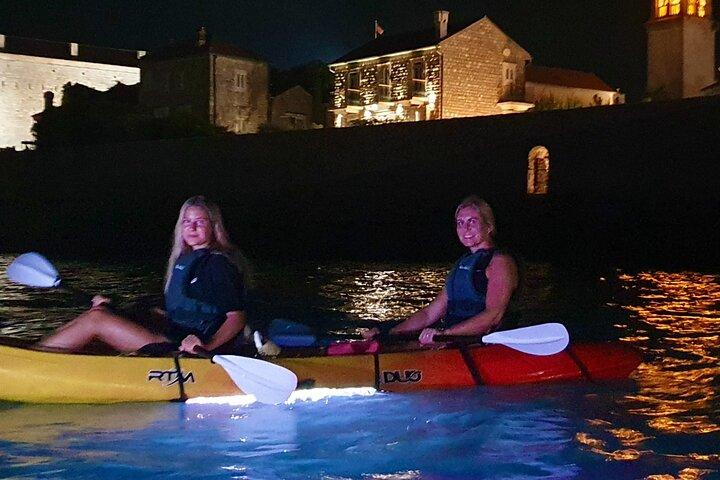 Budva: 2-timers "Night Lights" Kayak tur
