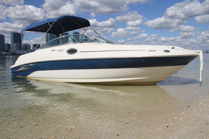 26 Ft Boot, Miami Bay Vermietung für 2 oder 4 Stunden. 10 Personen