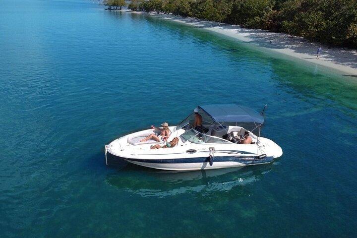 26 Ft Boot, Miami Bay Vermietung für 2 oder 4 Stunden. 10 Personen