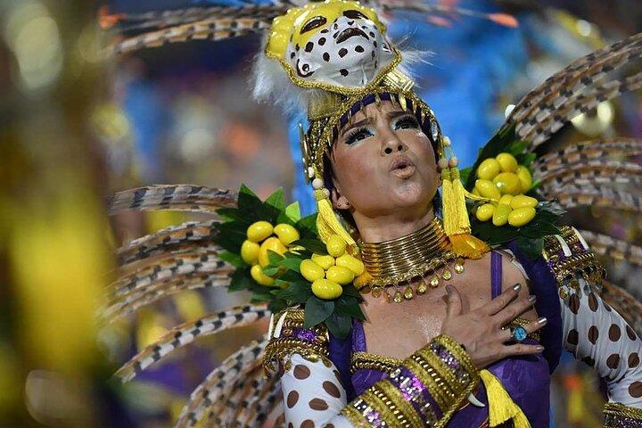 Rio 2027 Carnaval Parade em Sapucaí com Transferência (Peer Sectors)
