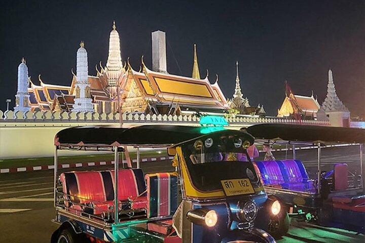 Tuk-Tuk-Tour durch Bangkok bei Nacht mit Chinatown Street