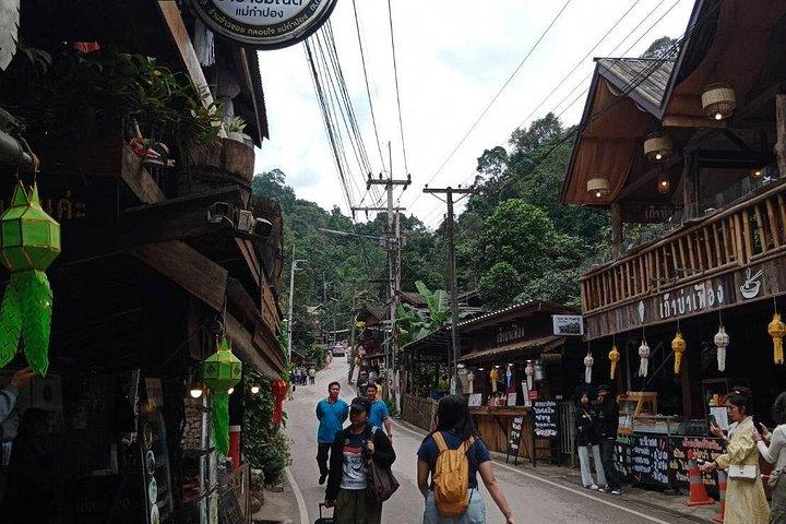 メーカンポン村、温泉、ボルサン傘作りツアー