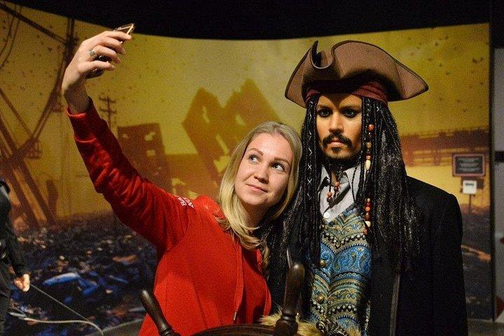 Face2Face 送迎付きアンタルヤ トンネル水族館には以下が含まれます