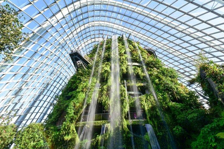 Singapore i bevægelse: Flyer, flod og have