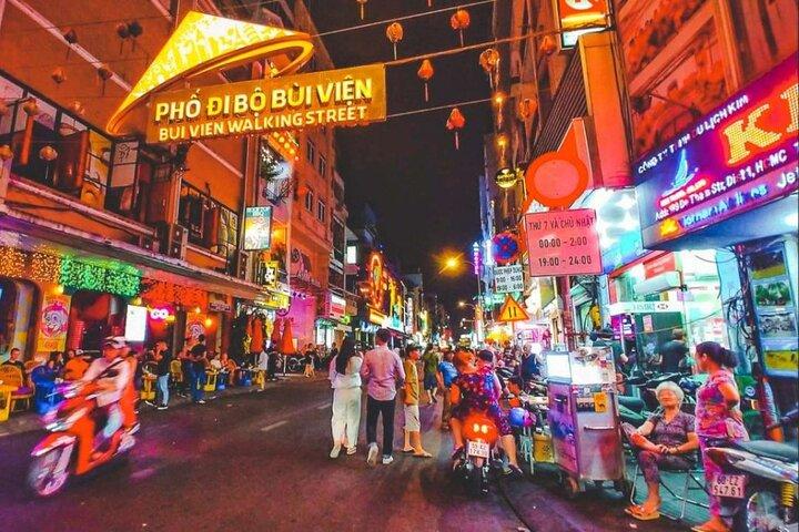4 Stunden Saigon Jeep Street Food Nightlife Tour-Erlebnis