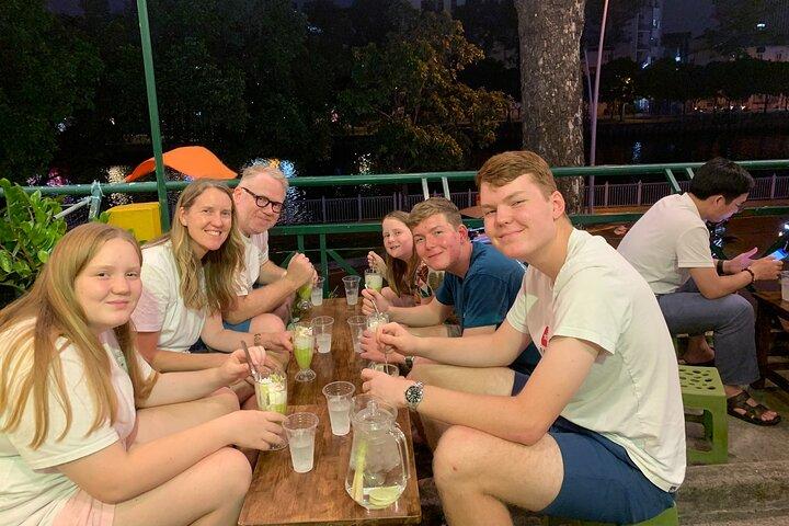 4 Stunden Saigon Jeep Street Food Nightlife Tour-Erlebnis