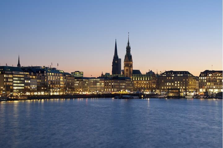 Hamburg Scavenger Hunt & Highlights Self-Guided Walking Tour
