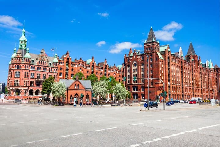 Hamburg Scavenger Hunt & Highlights Self-Guided Walking Tour
