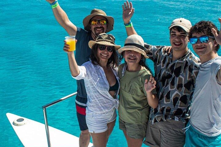 Cancun's Best: Catamaran to Isla Mujeres, Snorkeling & Drinks!