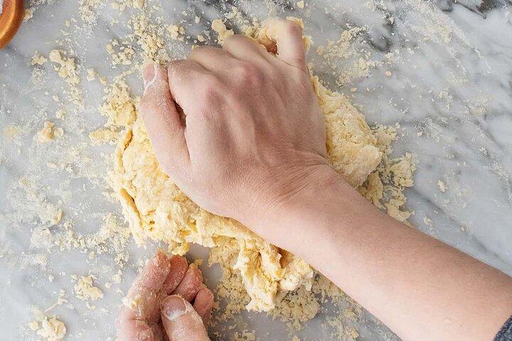 Firenze : Corso di Cucina Pasta con Vino Illimitato