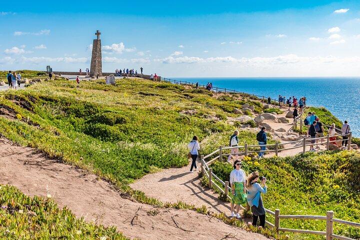 Vanuit Lissabon: Sintra, Pena Palace & Wijnproeverij Tour met kleine groep