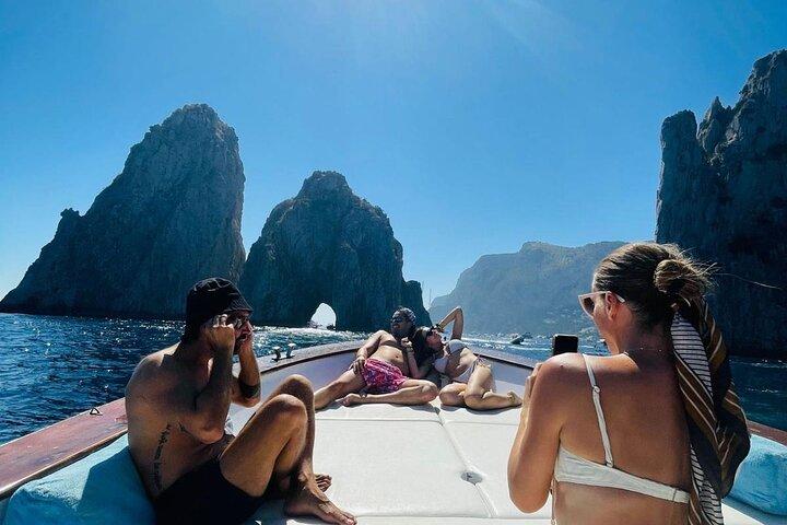 Capri pacchetto completo : Tour a Barca Condiviso, Bus e Seggiovia