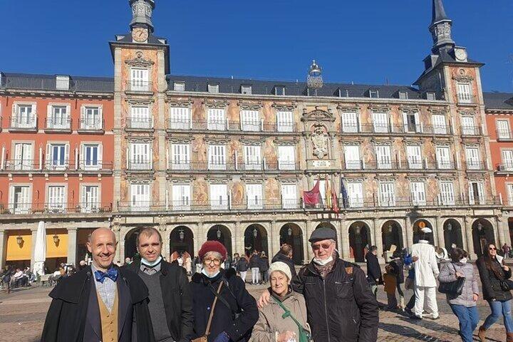Recorrido a pie con guía por las atracciones imprescindibles de Madrid