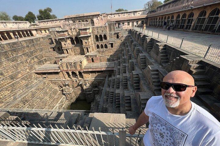 Privater Tagesausflug von Jaipur zum Stufenbrunnen Abhaneri Chand Baori