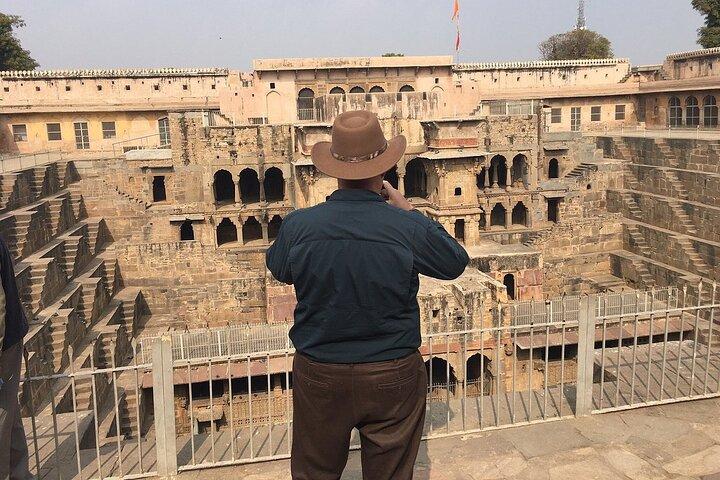 Privater Tagesausflug von Jaipur zum Stufenbrunnen Abhaneri Chand Baori