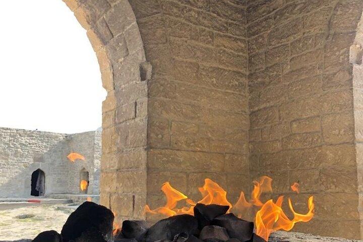 Viagem majestosa a Qobustan e Absheron