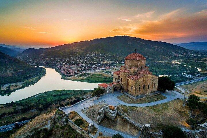 Volledige dagtour Jvari, Mtskheta, Gori, Uplistsikhe met gelicentieerde gids