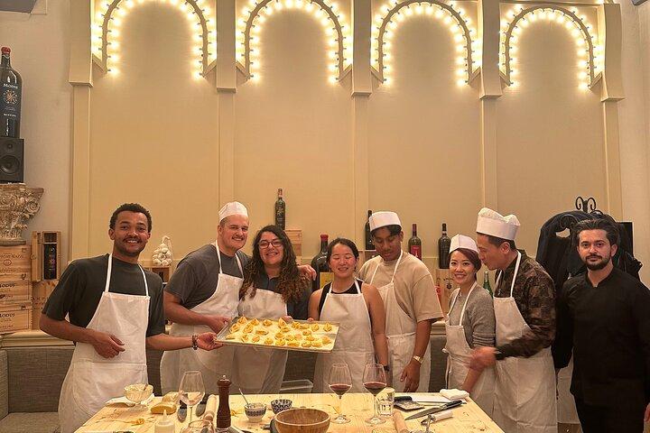 Florença: aula de culinária de massas com vinho ilimitado