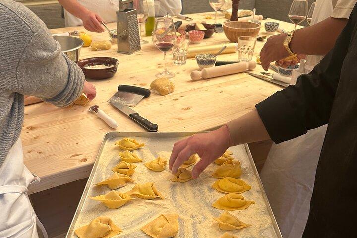 Florença: aula de culinária de massas com vinho ilimitado