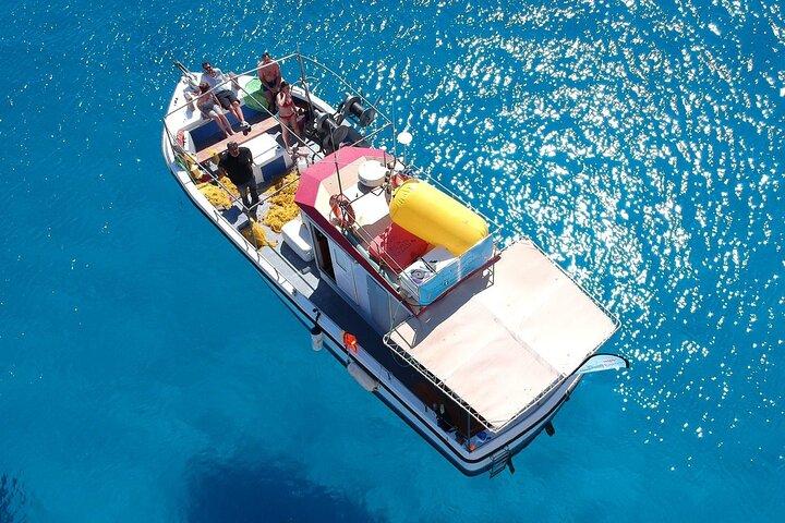 午前グループでポリアイゴスへの海上体験