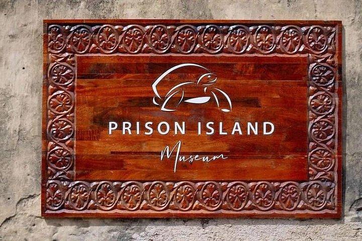 ザンジバル刑務所島旅行とストーンタウンプライベートウォーキングツアー