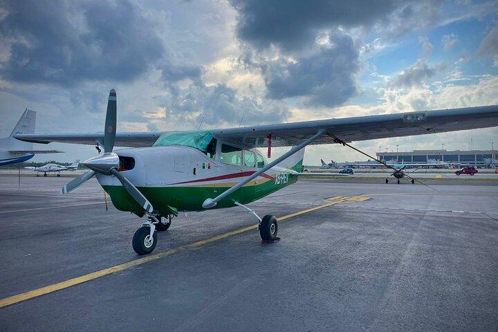 カンクンからコスメルまでの飛行機レンタル