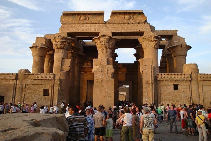 Private Full-Day Tour to Esna, Edfu & Kom Ombo Temples from Luxor