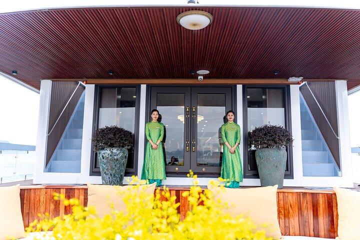 5 つ星のシンフォニー ラグジュアリー クルーズ付きハロン湾 1 日ツアー