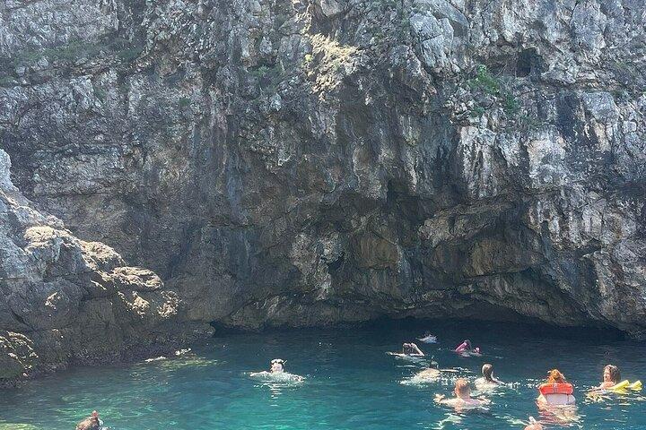 Excursão Caverna Azul e Verde saindo de Dubrovnik, lanchas particulares