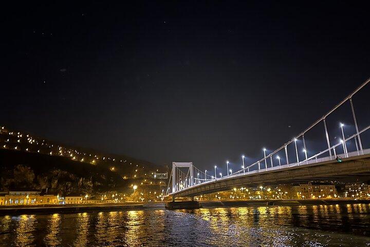 Budapest: Abendliche Sightseeing-Kreuzfahrt mit eigenem Chauffeur