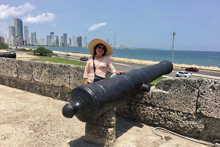 Tour a pie por la mágica ciudad de Cartagena.