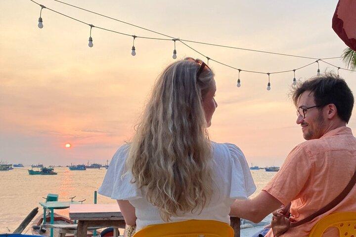 PhuQuocオーセンティックフードツアー , Market, Sunset by Tuktuk