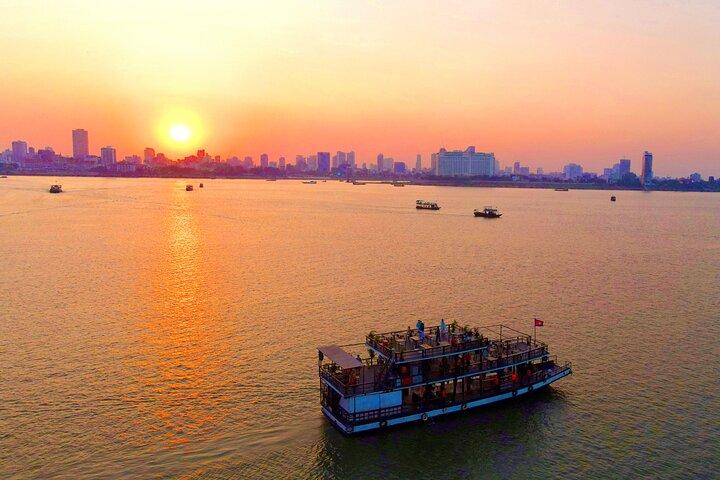 Sunset Cruise with unlimited beer & soft drinks -English speaking guide on board