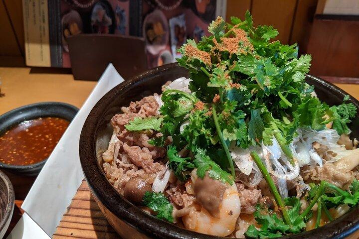 東京ナイト ツアー (食べ歩きとシークレット バーでのカラオケ パーティー付き)