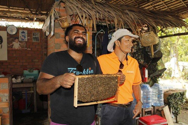 Ganztägige Mekong-Delta-Tour mit Honigfarm und Kokosnuss-Süßwarenladen