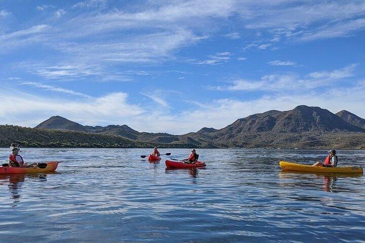 Kayaking 3 Std Canyon & Cliffside auf Saguaro Lake