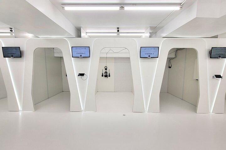 1 時間の没入型バーチャル リアリティ アーケード体験 (トレーニングを含む)