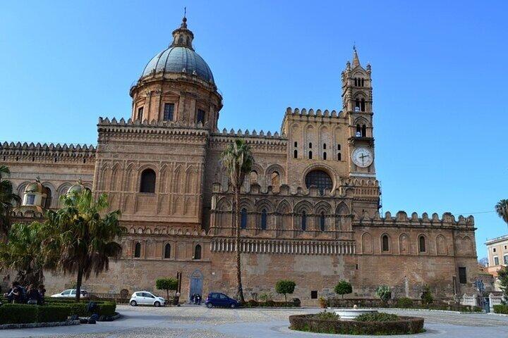 Passeio a pé pelos mercados e monumentos históricos de Palermo com guia