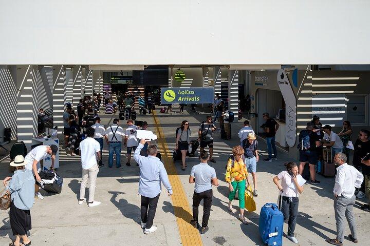 サントリーニ空港からすべての目的地へのプライベート到着転送