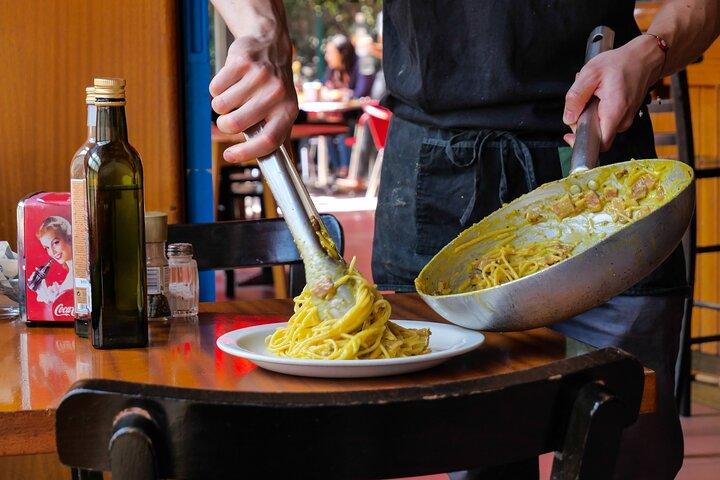 Prepara pasta carbonara desde cero en un club de jazz de Venecia