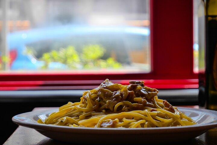 Faça Pasta Carbonara do zero em um clube de jazz em Veneza