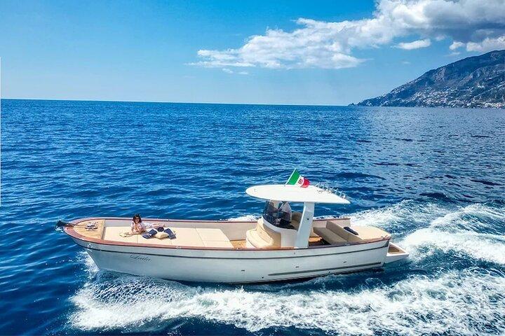 Privat Amalfi-kysttur med Gozzo Sorrentino-båd