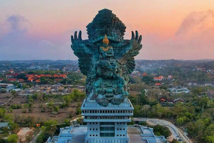 Deportes acuáticos de Bali y tour al atardecer en Uluwatu - Todo incluido