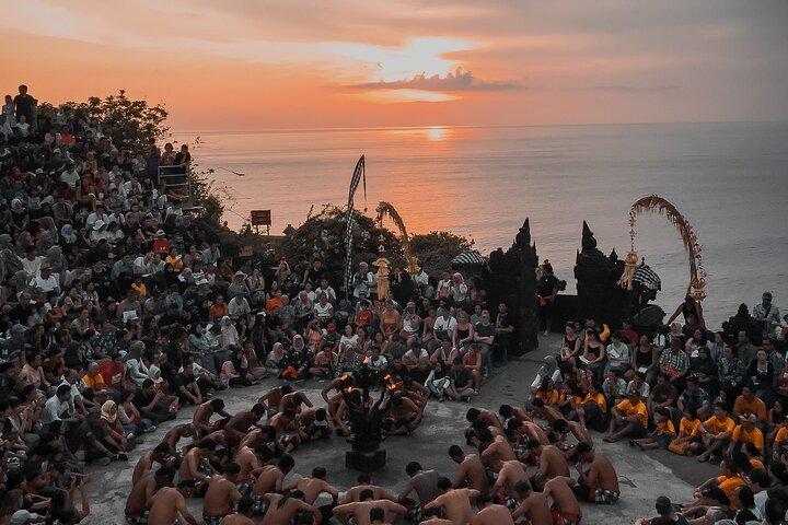 Deportes acuáticos de Bali y tour al atardecer en Uluwatu - Todo incluido