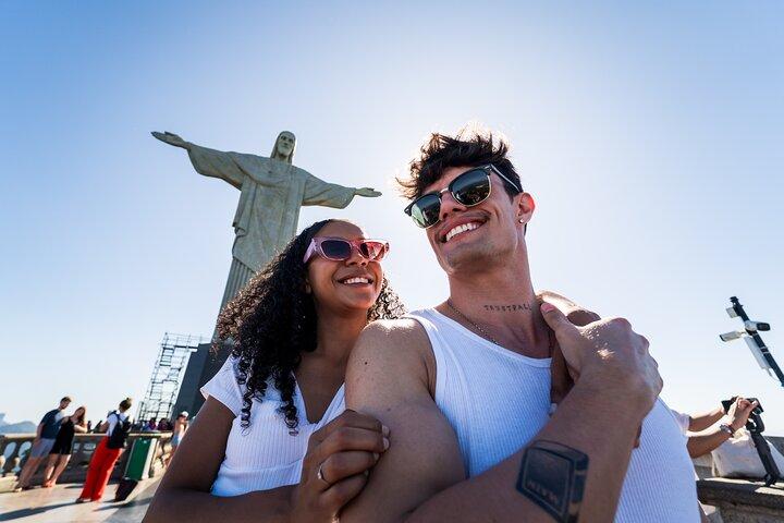 Un Día en Rio - Cristo Redentor en Tren, Pan de Azúcar, Maracaná, Escaleras 
Selarón y Almuerzo