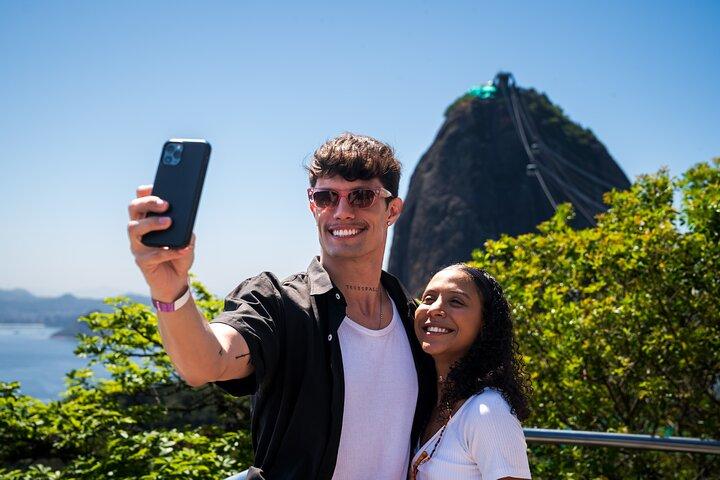 Un Día en Rio - Cristo Redentor en Tren, Pan de Azúcar, Maracaná, Escaleras 
Selarón y Almuerzo