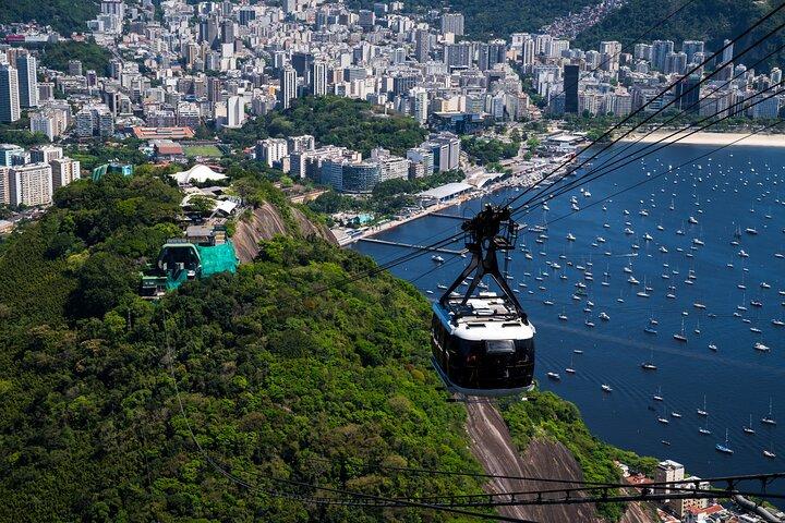 Un Día en Rio - Cristo Redentor en Tren, Pan de Azúcar, Maracaná, Escaleras 
Selarón y Almuerzo