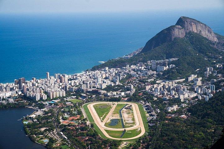 Un Día en Rio - Cristo Redentor en Tren, Pan de Azúcar, Maracaná, Escaleras 
Selarón y Almuerzo